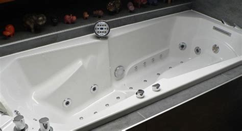 Infographie montrant les différents types de jets dans une baignoire balnéo