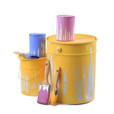 Diversité de pots de peinture de différentes couleurs et marques