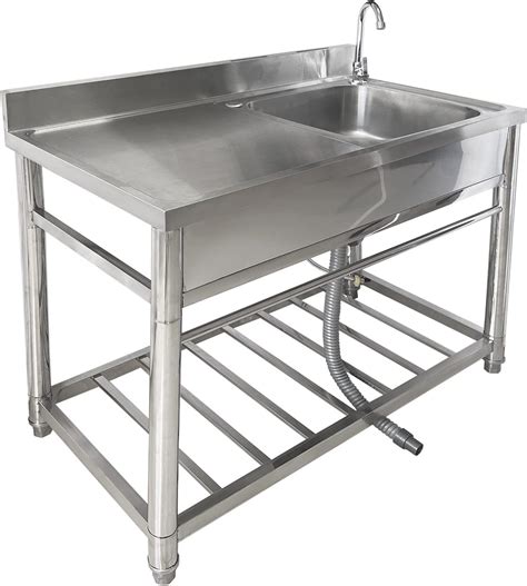 Grand évier de garage en acier inoxydable avec robinet