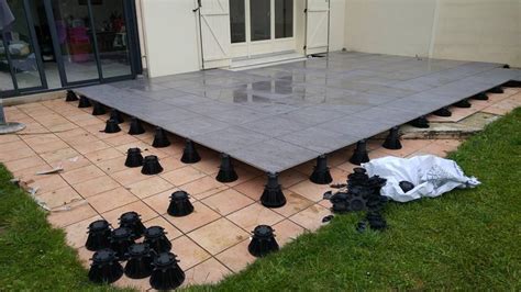 Terrasse finie avec des dalles sur plots Jouplast