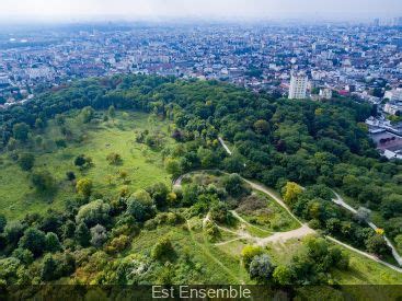 Vue aérienne du parc Pierre-Lagravère longeant la Seine