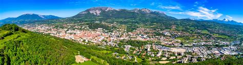 Vue panoramique de Gap et des montagnes environnantes