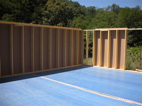 Exemple de panneau d'ossature bois en cours de fabrication