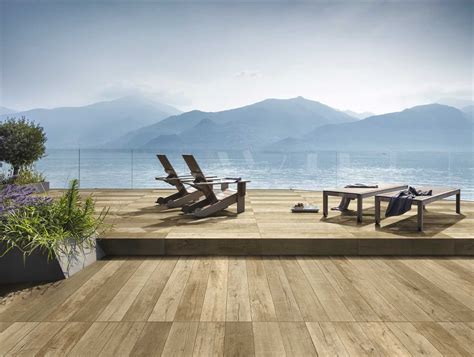 Lames de carrelage Marazzi Treverkstage disposées en chevrons