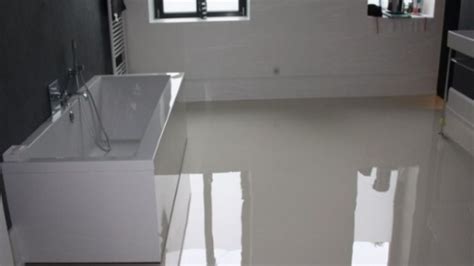 Exemple de douche finie avec revêtement époxy sur BA13