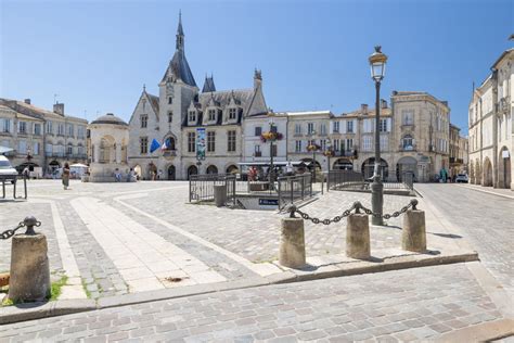 Vue générale de Libourne avec ses vignobles