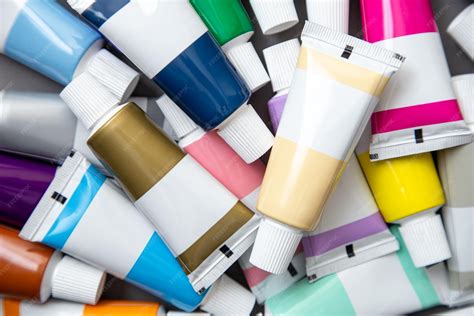 Diversité des tubes de peinture acrylique de différentes marques
