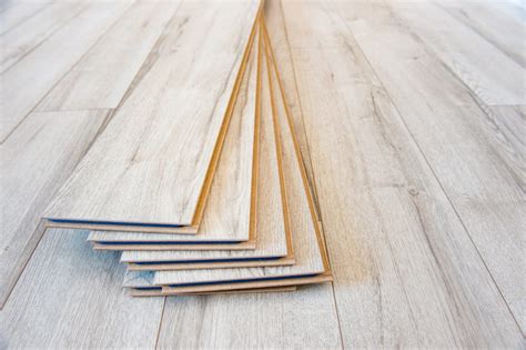 Structure d'une lame de parquet stratifié