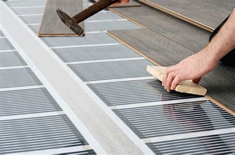 Schéma d'installation de parquet stratifié sur sol chauffant