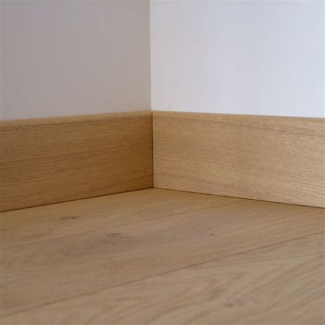 Plinthe en bois avec un parquet