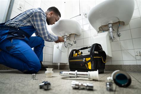 Plombier en intervention d'urgence