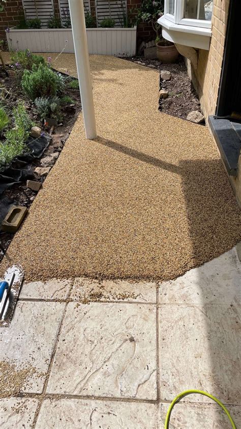 Gravel and resin mixture