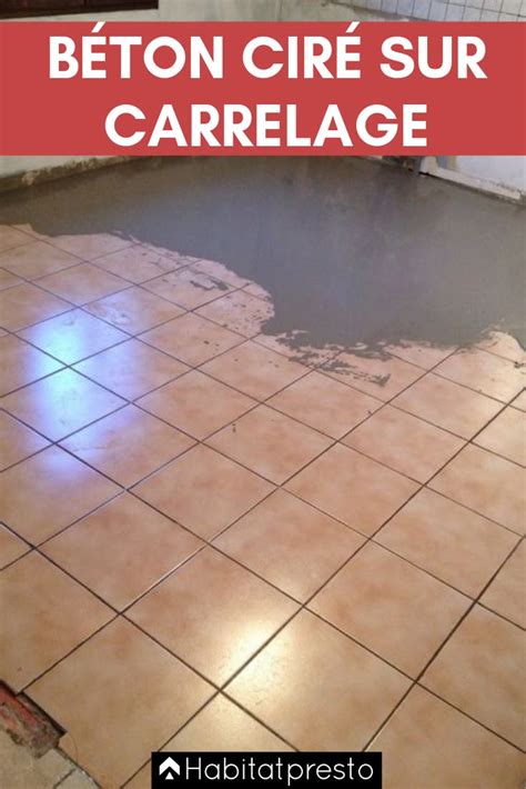 Application de béton ciré sur un sol en carrelage préparé