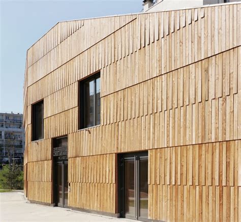 Façade d'un bâtiment avec un bardage en bois