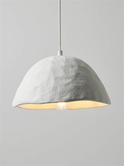 Suspension béton blanc dans une cuisine moderne