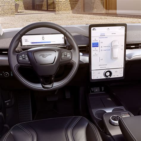 Intérieur de la Ford Mustang Mach-E avec écran tactile