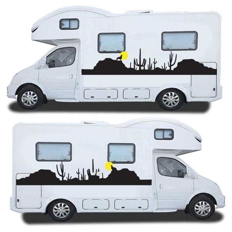 caravane décorée avec des autocollants thématiques