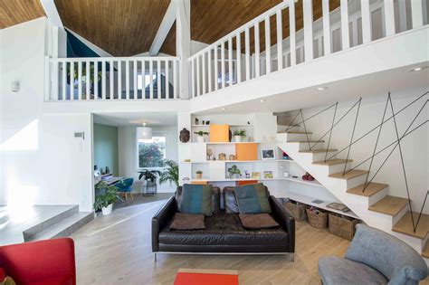 Intérieur de maison bois avec mezzanine