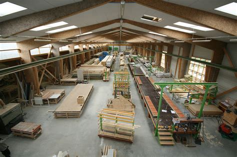 Vue d'un atelier de fabrication de charpente