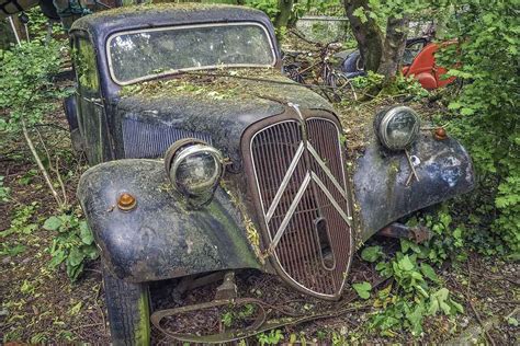 Voiture ancienne accidentée