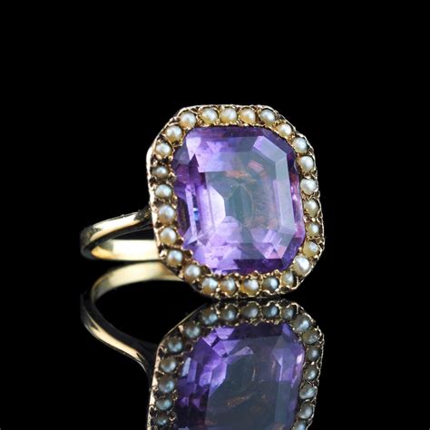 Bague ornée d'une améthyste