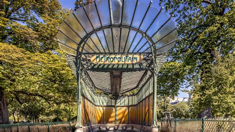 Chapelle funéraire conçue par Hector Guimard au Village Français