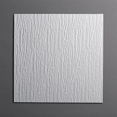 Pinceau peignant une dalle de plafond en polystyrène